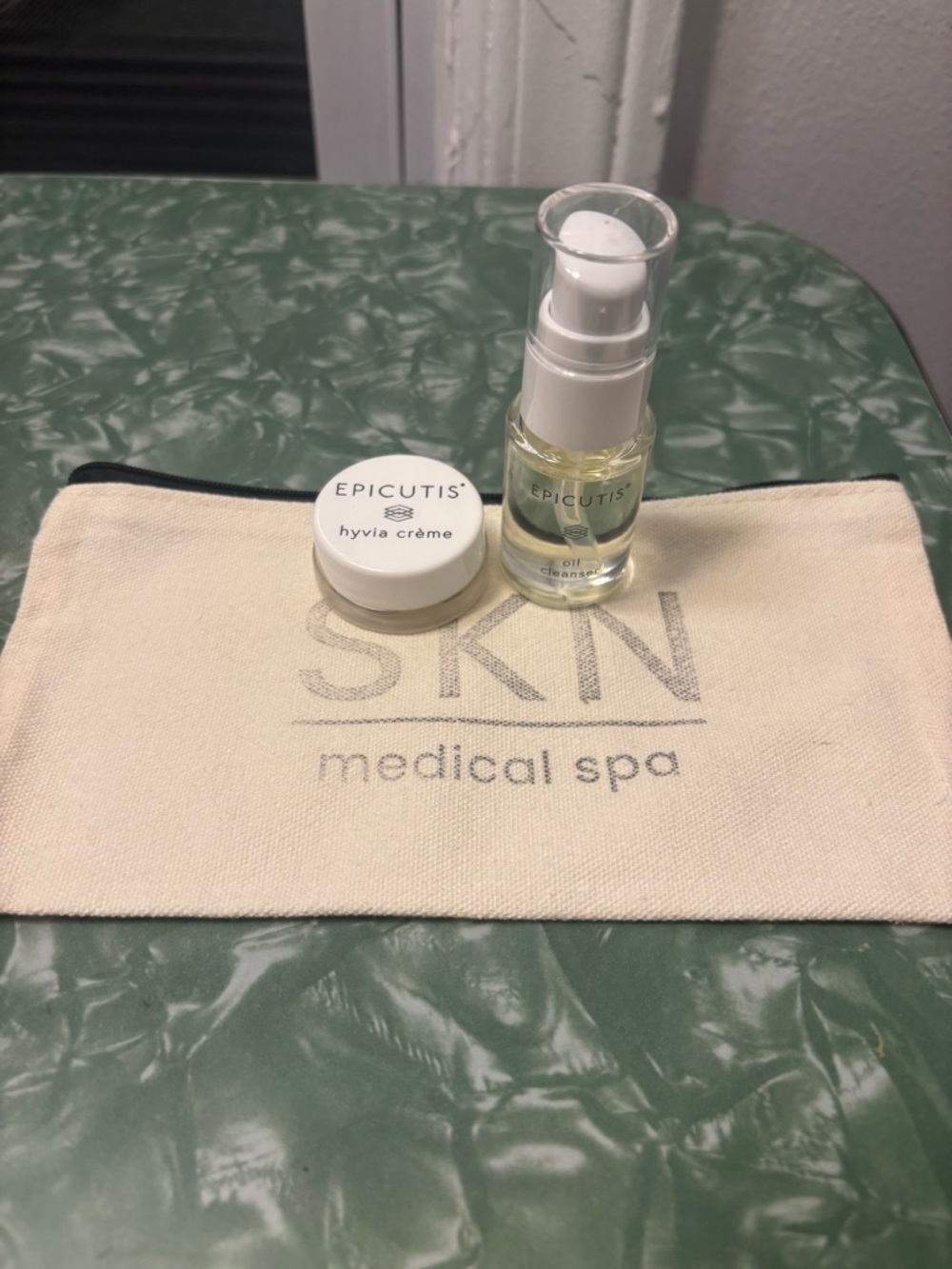 Hyvia Crème & Oil Cleanser Travel Set